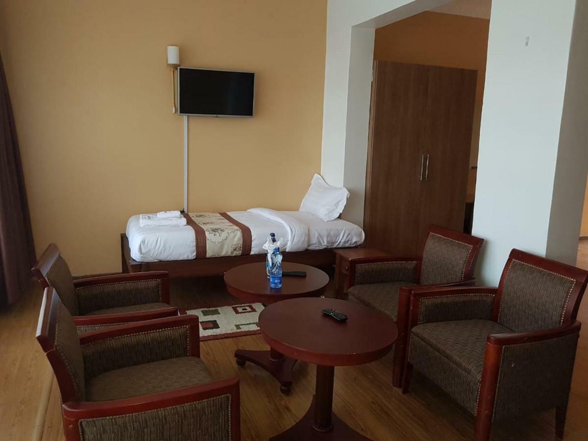 Narok Esikar Gardens Hotel מראה חיצוני תמונה